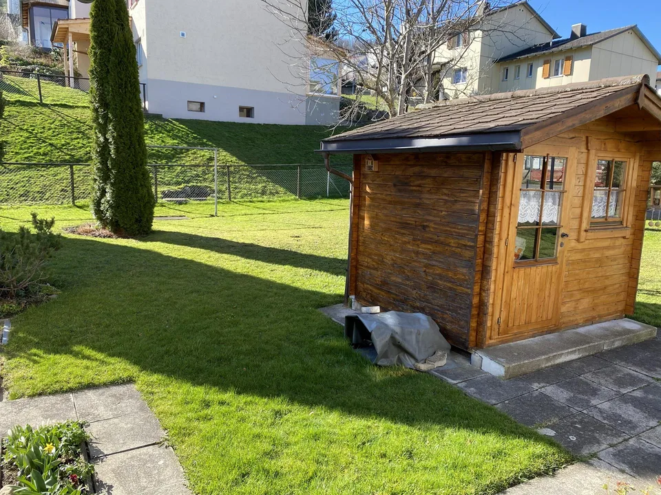 Hausteil mit 4,5 Zimmern mit grossem Garten – Foto 3 von 11