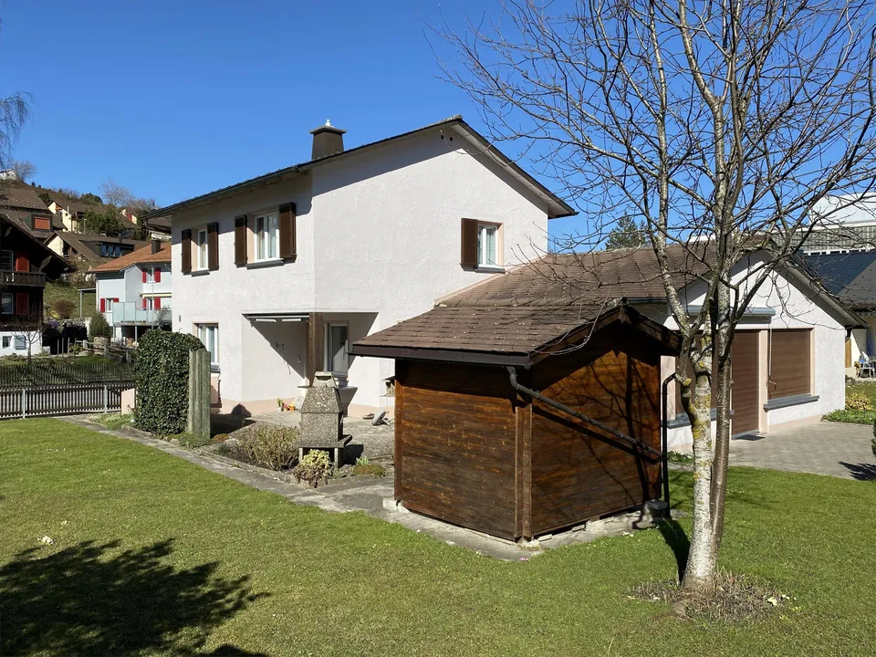 Hausteil mit 4,5 Zimmern mit grossem Garten – Foto 2 von 11