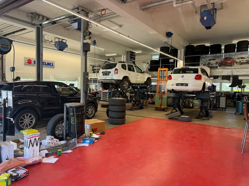 Top eingerichtete Garage | Autowerkstatt in Brunnen zu vermieten – Foto 2 von 2