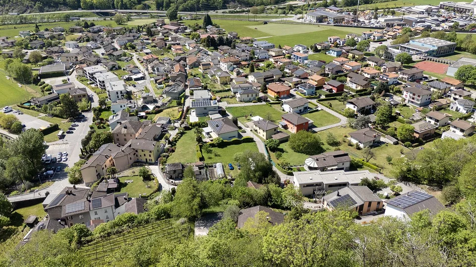 Terreno edificabile con casa in posizione collinare – Foto 4 von 7