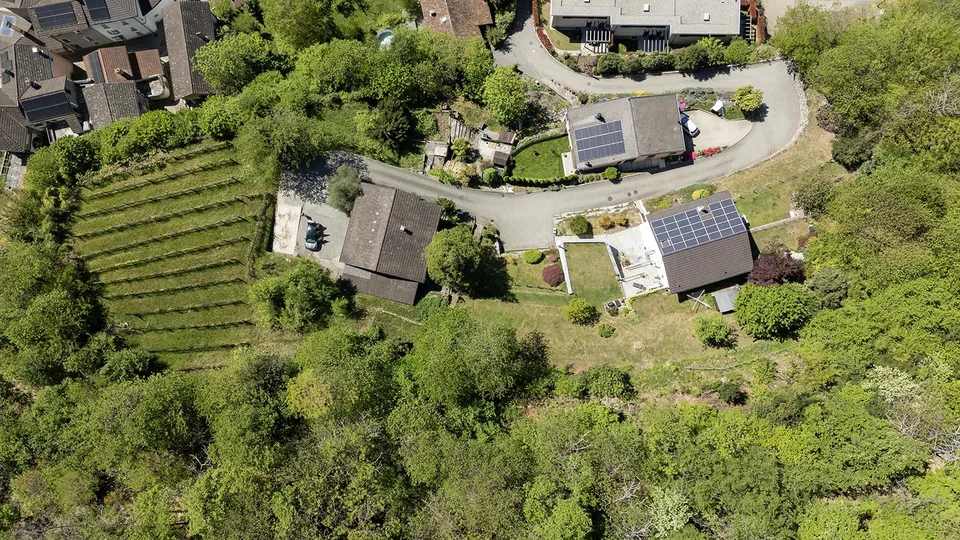 Terreno edificabile con casa in posizione collinare – Foto 5 von 7