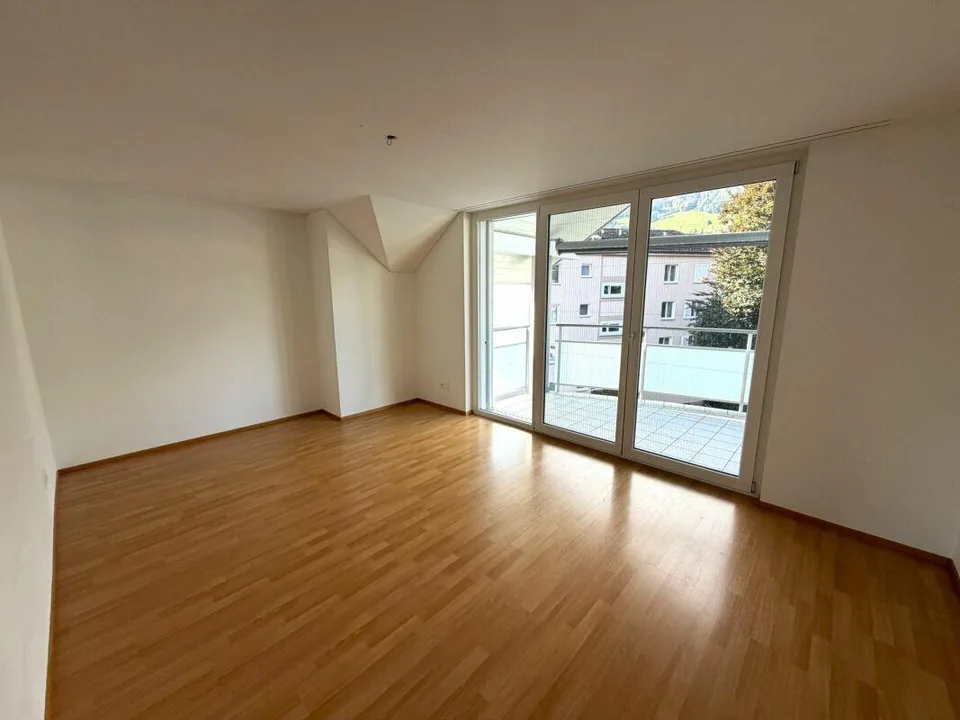 Wohnen auf zwei Ebenen - gepflegte 6.5-Zimmer-Maisonette-Dachwohnung mit Galerie – Foto 4 von 10