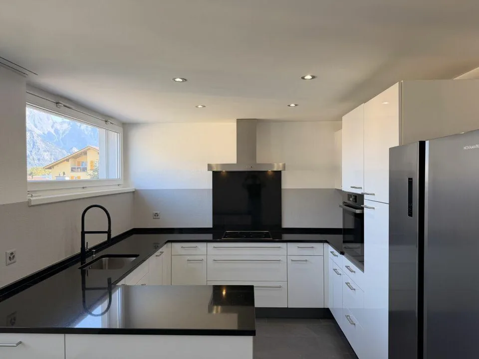 Wohnen auf zwei Ebenen - gepflegte 6.5-Zimmer-Maisonette-Dachwohnung mit Galerie – Foto 2 von 10