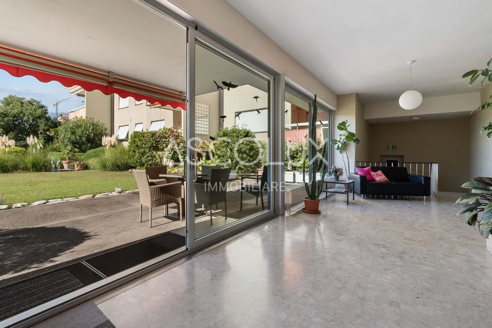 Ampio appartamento di 2.5 locali con parcheggio garage incluso in r... – Foto 24 von 25
