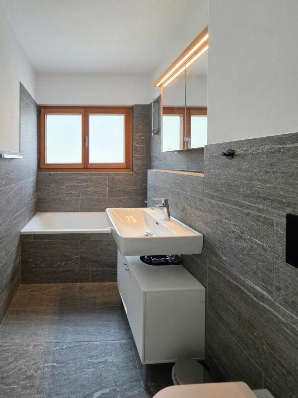Renovierte 2½-Zimmer-Ferienwohnung im 2. OG in nächster Nähe zu der Bergbahnstation – Foto 8 von 10