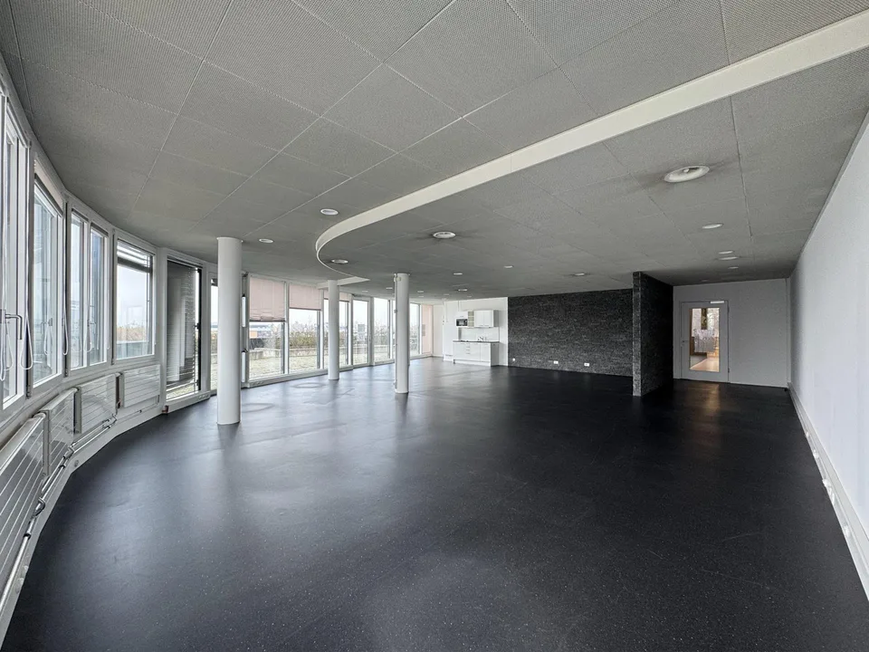 Attraktive Büro-, Praxis-, Dienstleistungsfläche im INSIDE Volketswil – foto 2 di 6