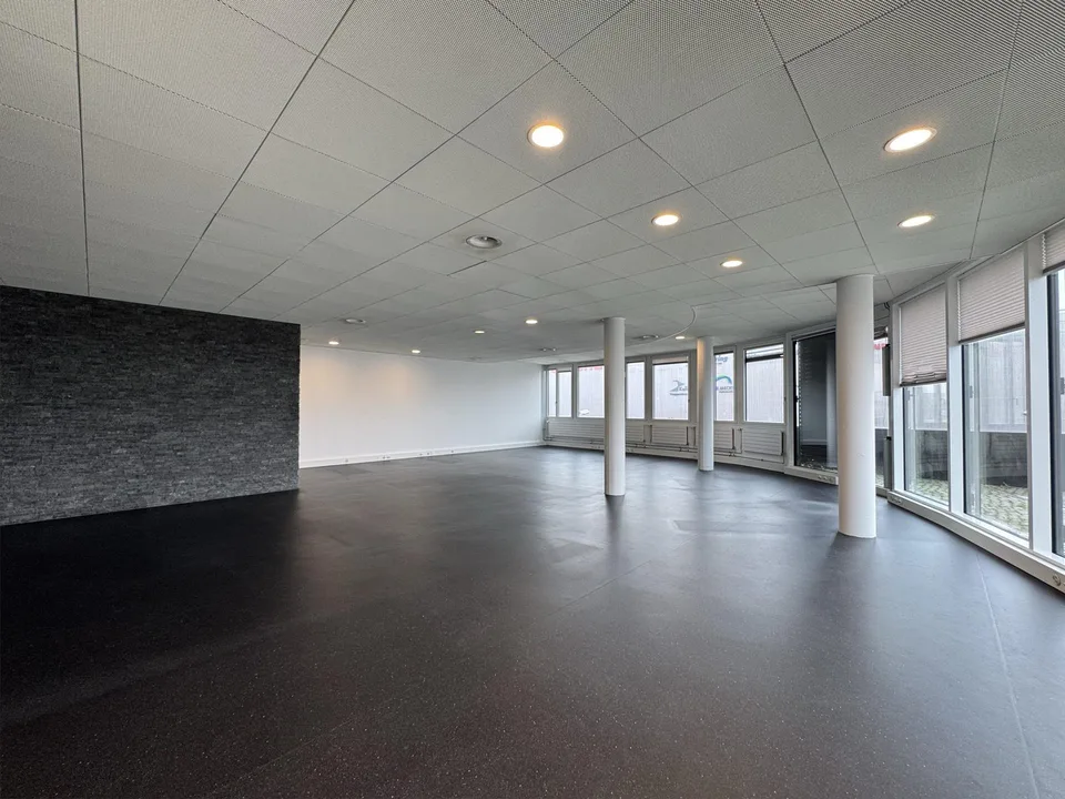 Attraktive Büro-, Praxis-, Dienstleistungsfläche im INSIDE Volketswil – foto 4 di 6
