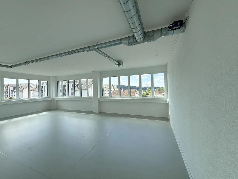 Lichtdurchflutete Büroräumlichkeit in Oftringen – Foto 5 von 9