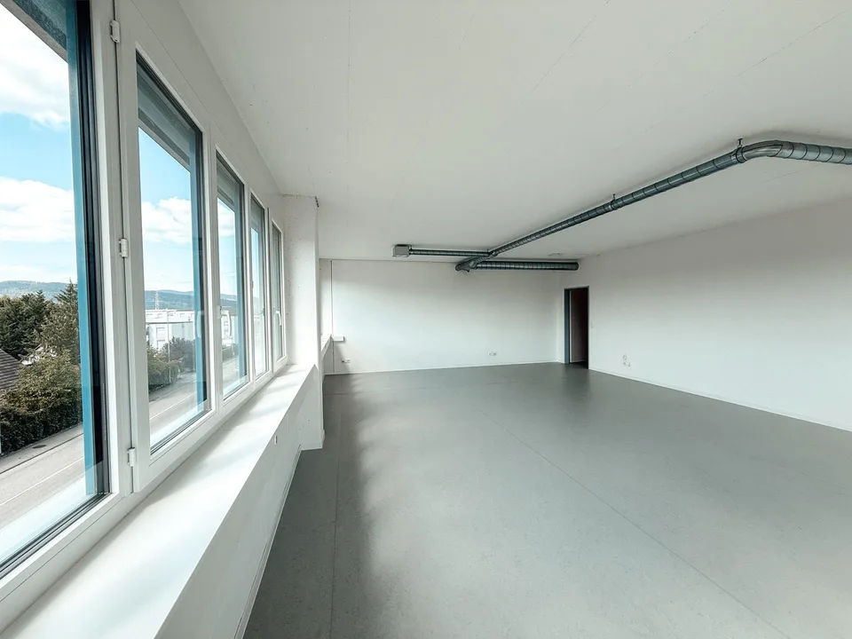 Lichtdurchflutete Büroräumlichkeit in Oftringen – Foto 8 von 9