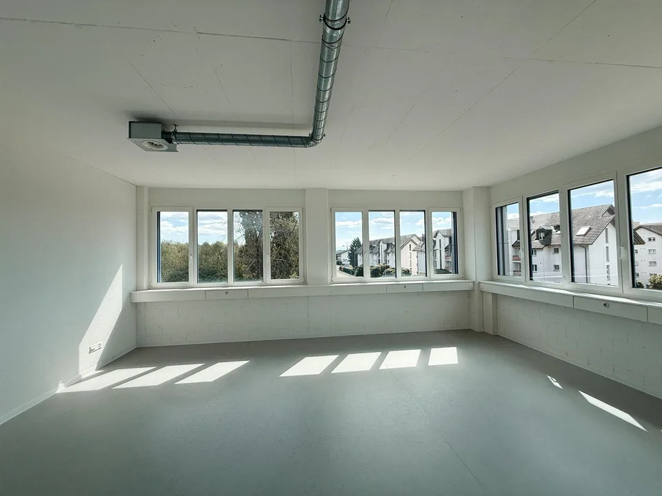 Lichtdurchflutete Büroräumlichkeit in Oftringen – Foto 9 von 9