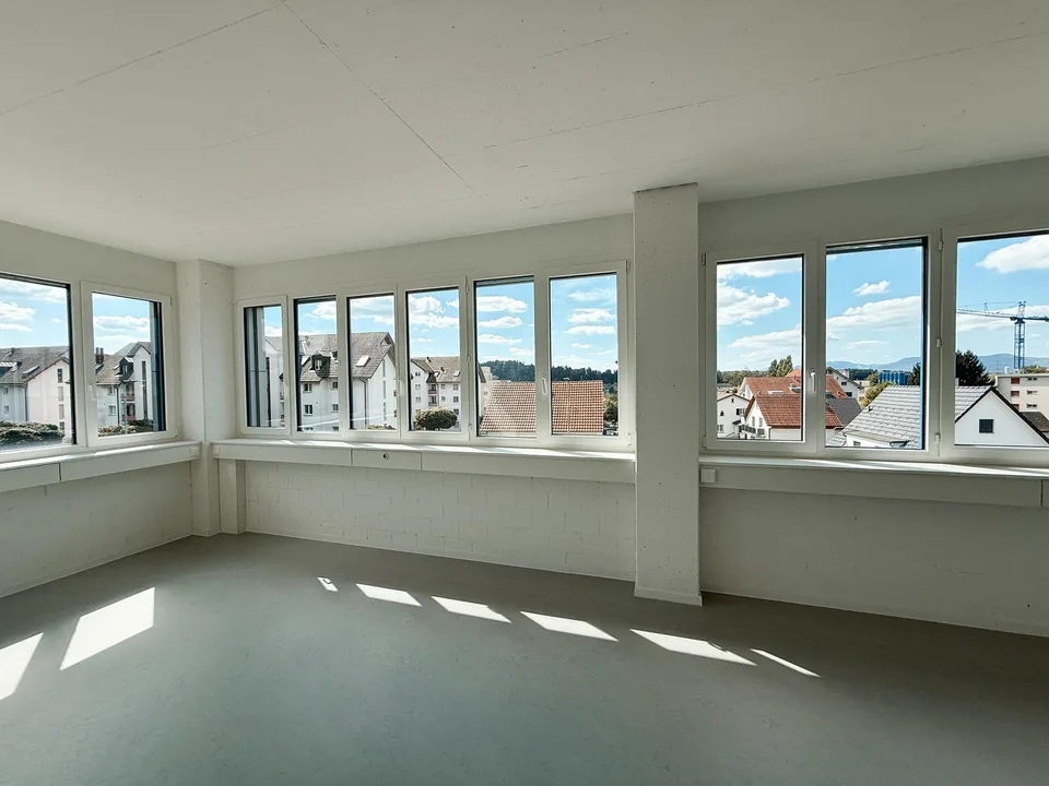 Lichtdurchflutete Büroräumlichkeit in Oftringen – Foto 4 von 9