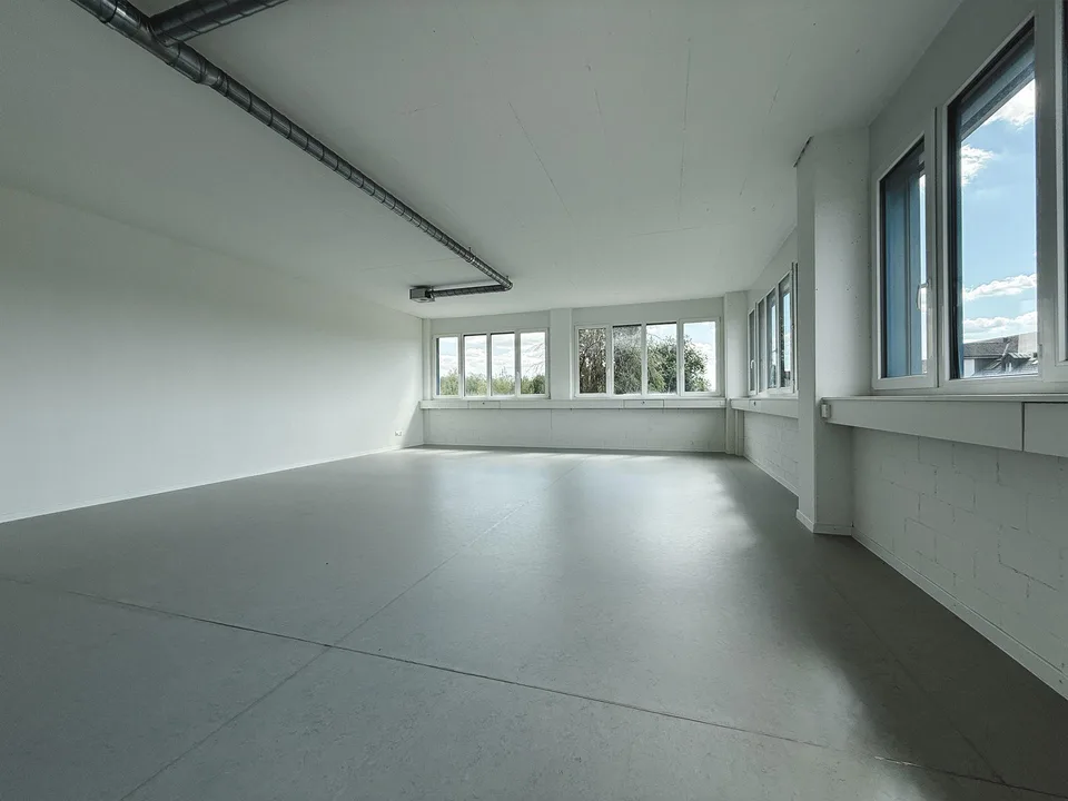 Lichtdurchflutete Büroräumlichkeit in Oftringen – Foto 3 von 9