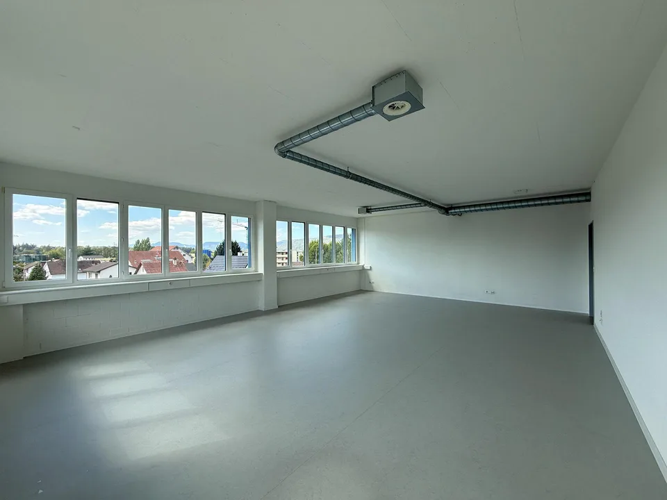 Lichtdurchflutete Büroräumlichkeit in Oftringen – Foto 2 von 9