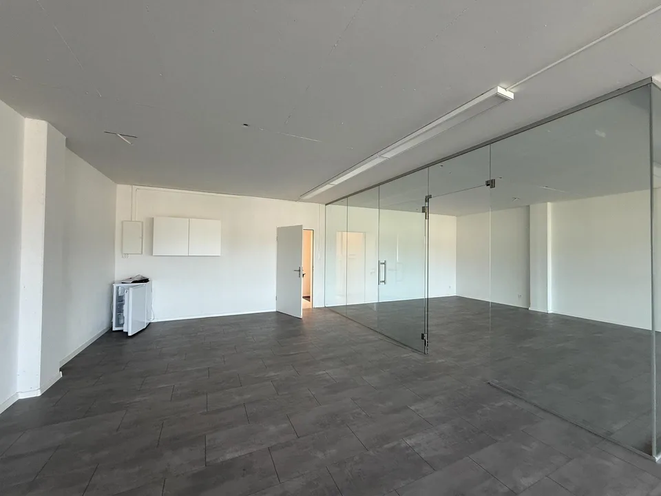 Helle Bürofläche in Oftringen modern ausgebaut und bezugsbereit – Foto 2 von 9