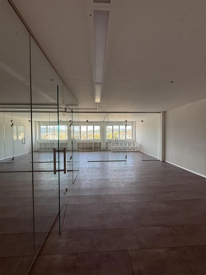 Helle Bürofläche in Oftringen modern ausgebaut und bezugsbereit – Foto 4 von 9