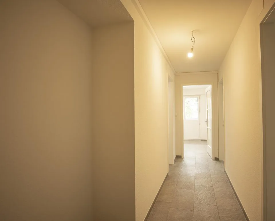 Appartamento luminoso con cucina e bagno rinnovati – foto 8 di 8