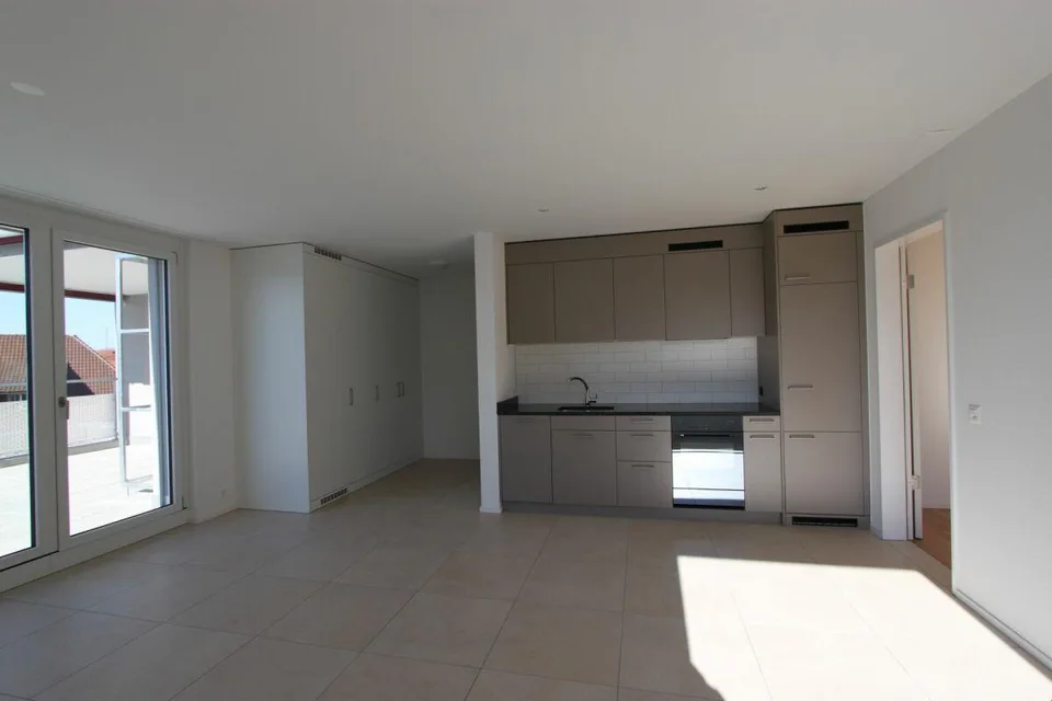 Moderne 2.5-Zimmer-Attikawohnung – Foto 2 von 5