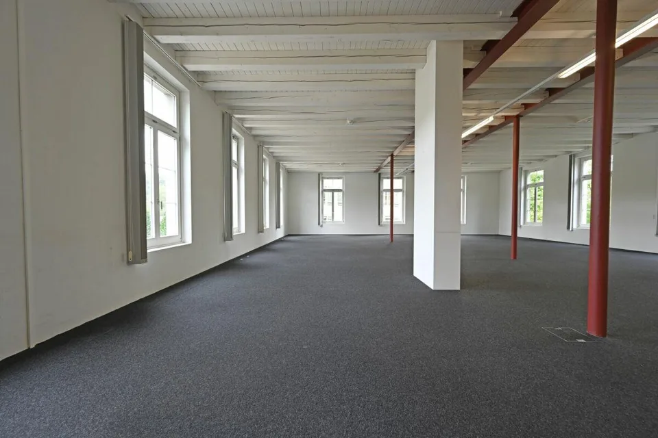 Geschäftslage mit optimaler Anbindung – Foto 4 von 7