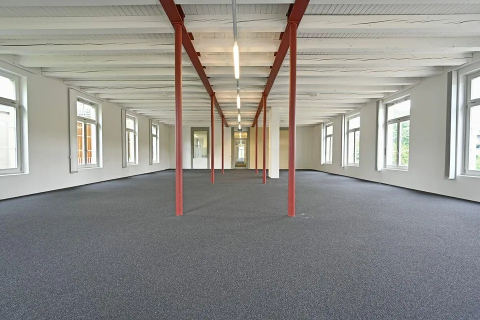 Geschäftslage mit optimaler Anbindung – Foto 6 von 7