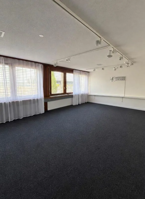 Büro- / Gewerberäume an bester Lage zu vermieten – foto 2 di 2