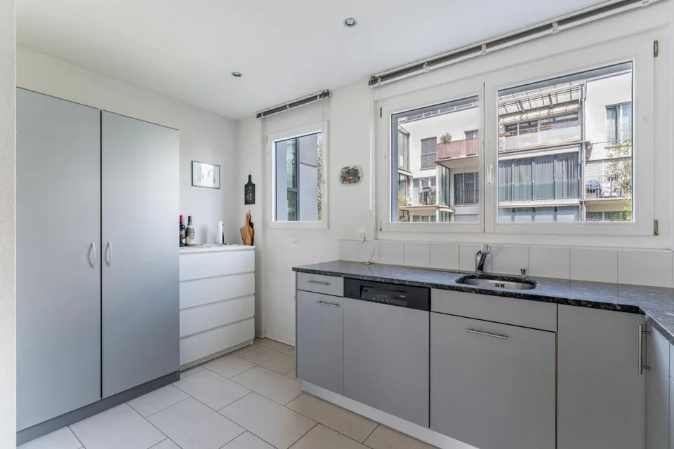 Grosszügige 3.5-Zimmer Wohnung mit Wintergarten in Stadtnähe – Foto 8 von 15