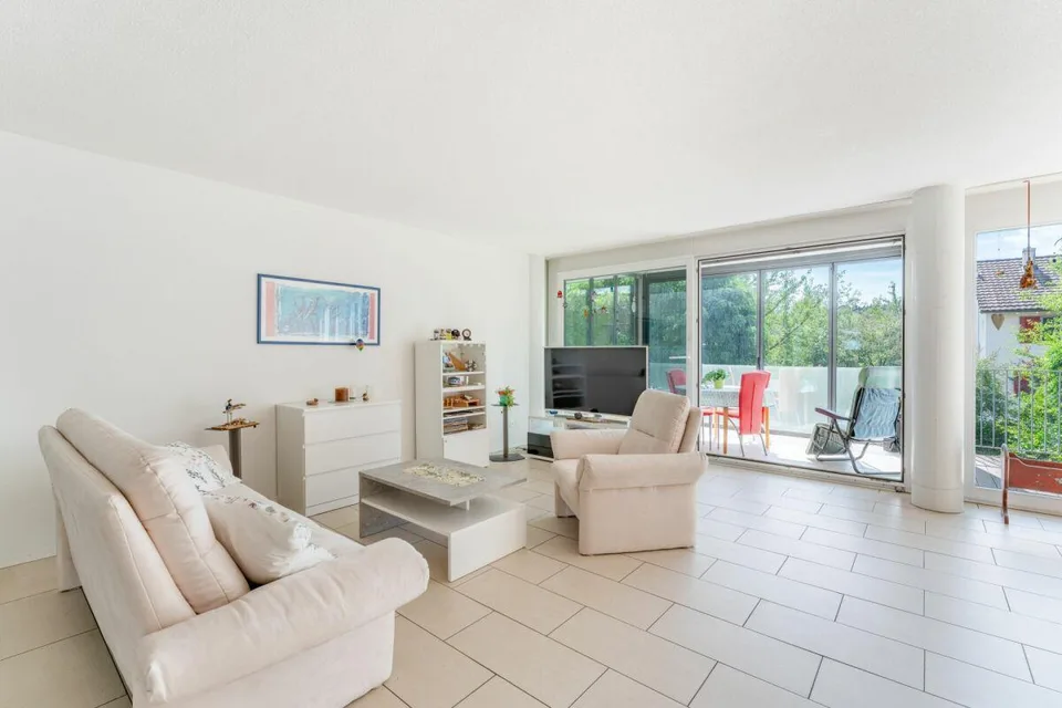 Grosszügige 3.5-Zimmer Wohnung mit Wintergarten in Stadtnähe – Foto 2 von 15