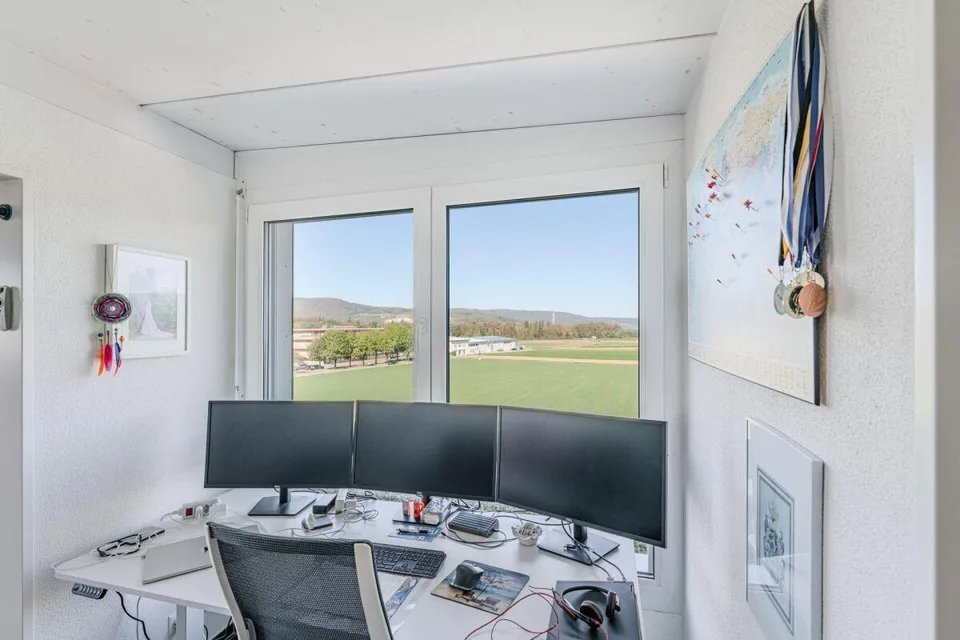 Modern - contemporary - well maintained – photo 11 of 15