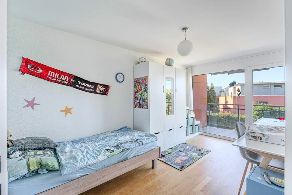 Modern - contemporary - well maintained – photo 8 of 15