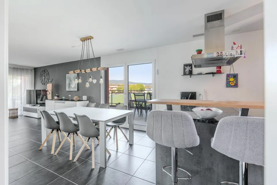 Modern - contemporary - well maintained – photo 5 of 15