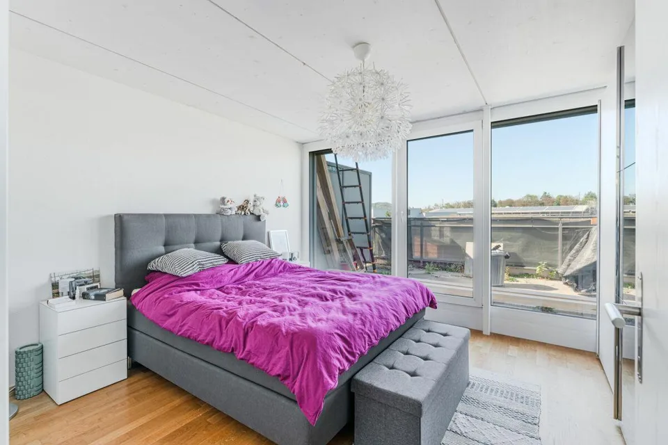 Modern - contemporary - well maintained – photo 9 of 15