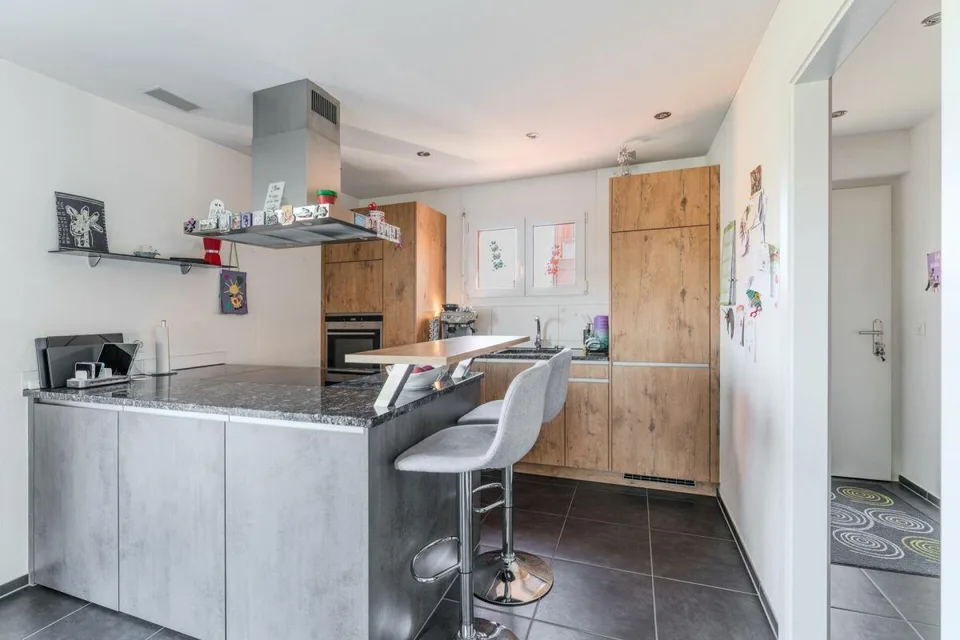 Modern - contemporary - well maintained – photo 4 of 15