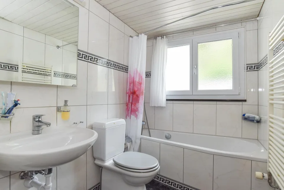 Casa unifamiliare ben curata, pronta per essere occupata, con sistema PV e pompa di calore – foto 12 di 14