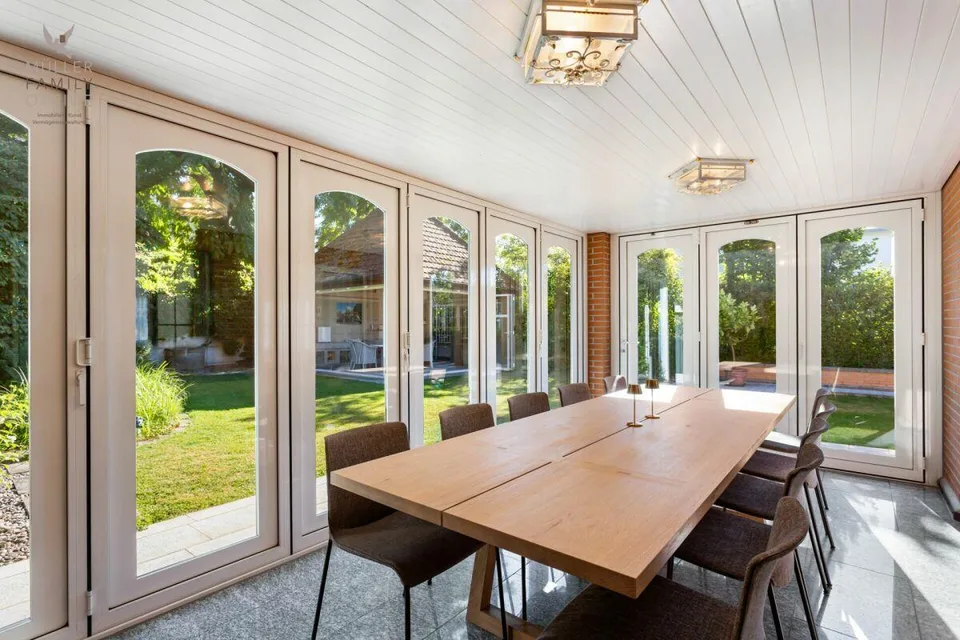 Traumhafte Landhausvilla mit Pool und idyllischer Gartenanlage – photo 10 of 13