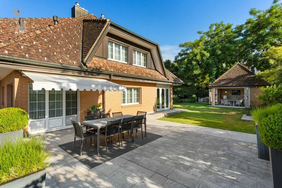 Traumhafte Landhausvilla mit Pool und idyllischer Gartenanlage – photo 6 of 13