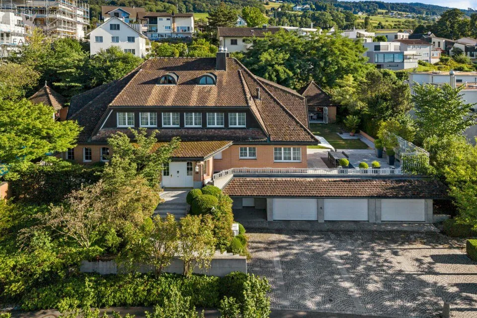 Traumhafte Landhausvilla mit Pool und idyllischer Gartenanlage – photo 4 of 13