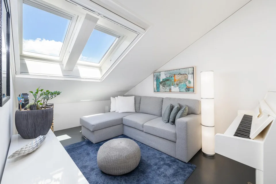Loft de toit exclusif de 4,5 pièces sur 2 étages – vie tendance avec style – photo 7 sur 25