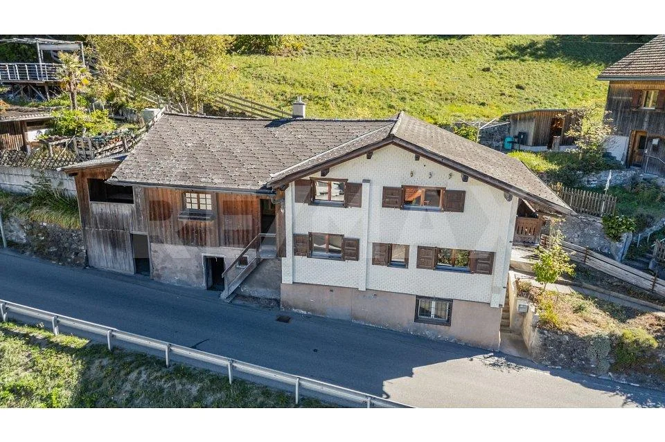 Maison unifamiliale avec extension de grange et potentiel de développement – photo 2 sur 13