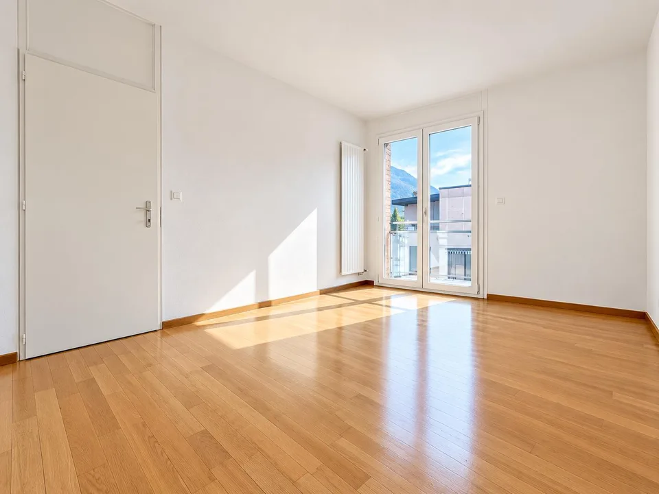 Luminoso 3.5 locali vista lago – Foto 5 von 8