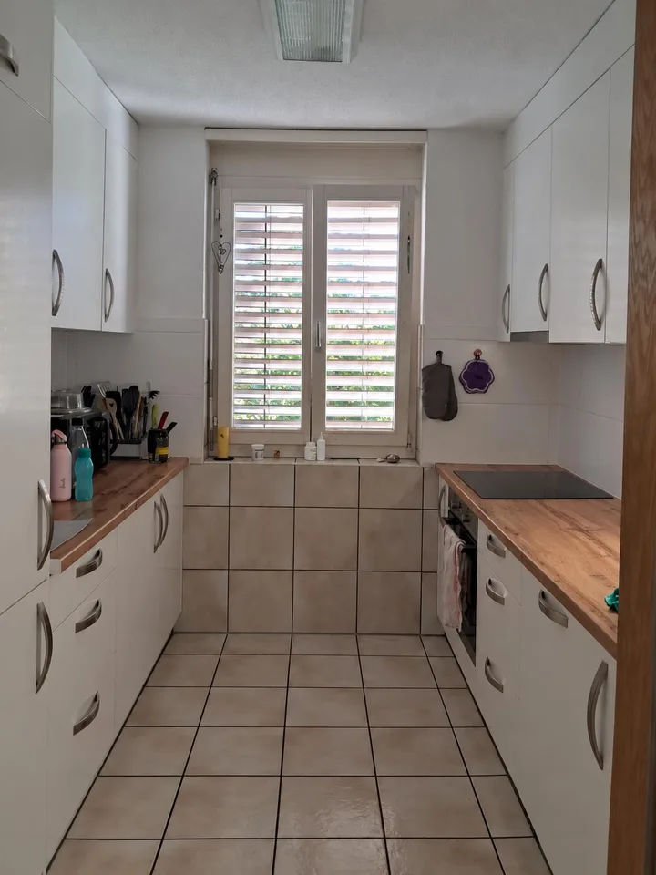 Schöne, helle 4.5 Zimmer Wohnung mit sonnigem Balkon – foto 5 di 5