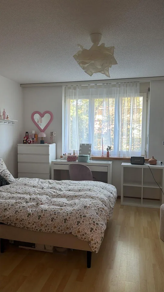 Schöne, helle 4.5 Zimmer Wohnung mit sonnigem Balkon – foto 3 di 5