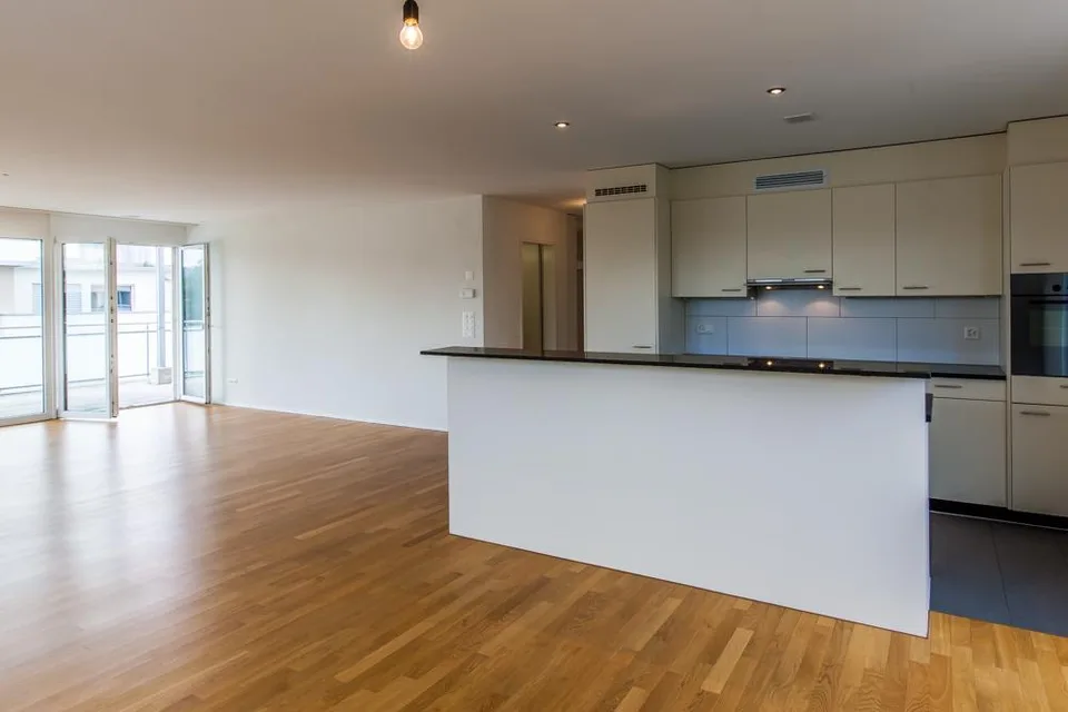 Appartamento luminoso 3.5 locali con balcone coperto – foto 3 di 13