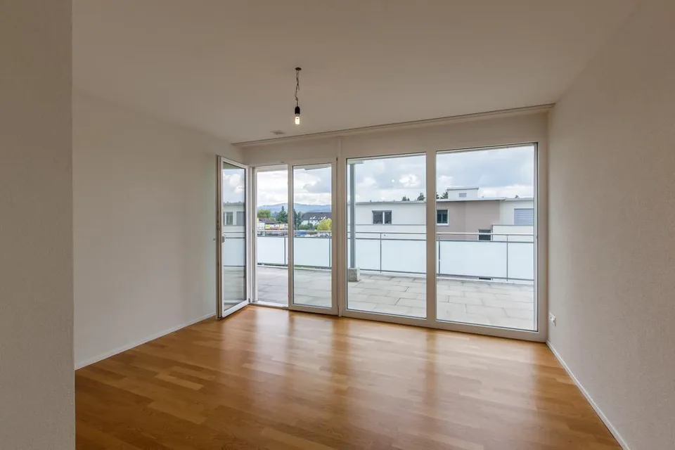 Appartamento luminoso 3.5 locali con balcone coperto – foto 5 di 13