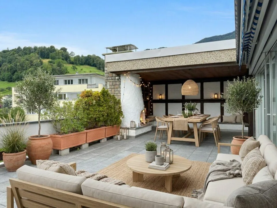 Tolle Attika-Wohnung mit grosser Terrasse und Weitsicht – Foto 2 von 13