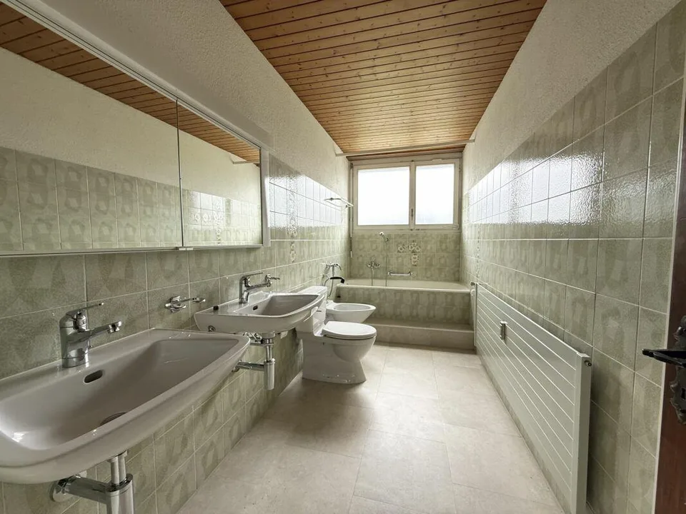 Tolle Attika-Wohnung mit grosser Terrasse und Weitsicht – Foto 8 von 13