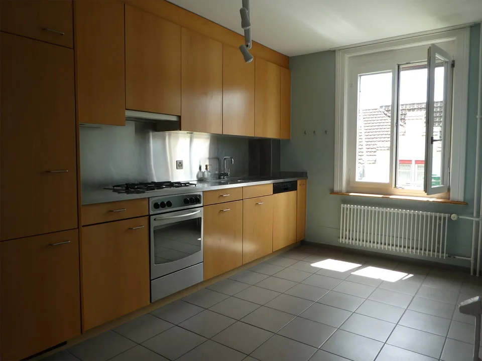 Stilvoll renovierte 3.5 Zi-Altbauwohnung in lebendigem Wohnquartier – foto 6 di 12