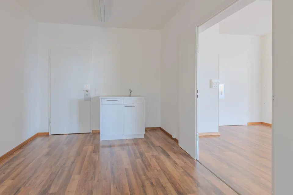 Moderne Büroräumlichkeiten im Herzen von Biel – ab sofort verfügbar! – foto 4 di 5
