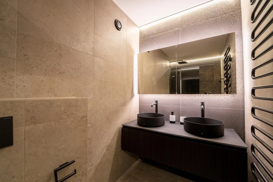 Appartement attique de 3,5 pièces rénové à neuf dans le quartier de Seeburg – photo 5 sur 6