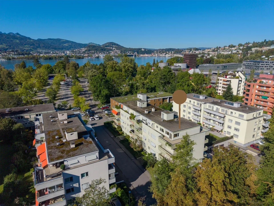 Appartement attique de 3,5 pièces rénové à neuf dans le quartier de Seeburg – photo 2 sur 6