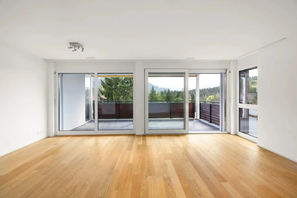 Appartamento di 4,5 locali con ampio balcone in vendita a Laax – foto 2 di 6
