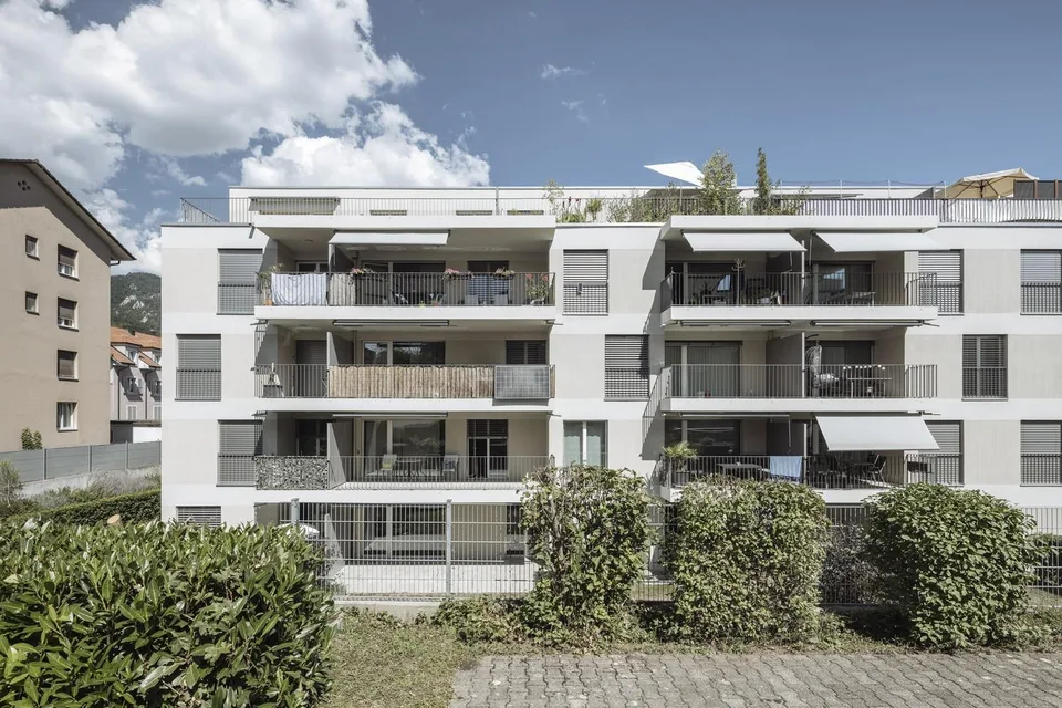 Moderne 3.5-Zimmerwohnung mit Terrasse – foto 2 di 12